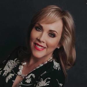 Meet your Posher, Claudia